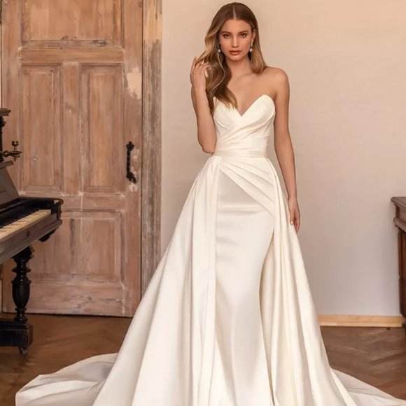 Wedding Dress - Picture 1 of 4